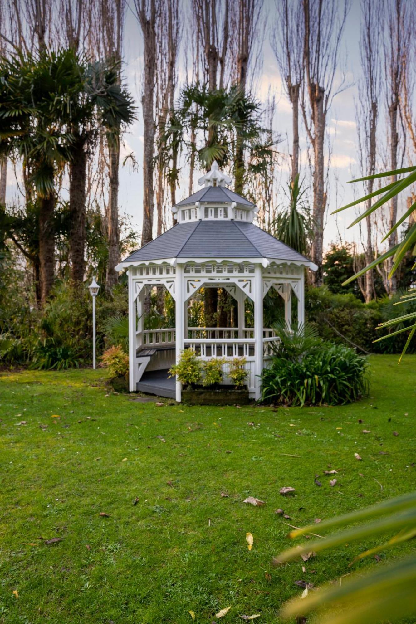 Wallaceville Motor Lodge Upper Hutt Dış mekan fotoğraf