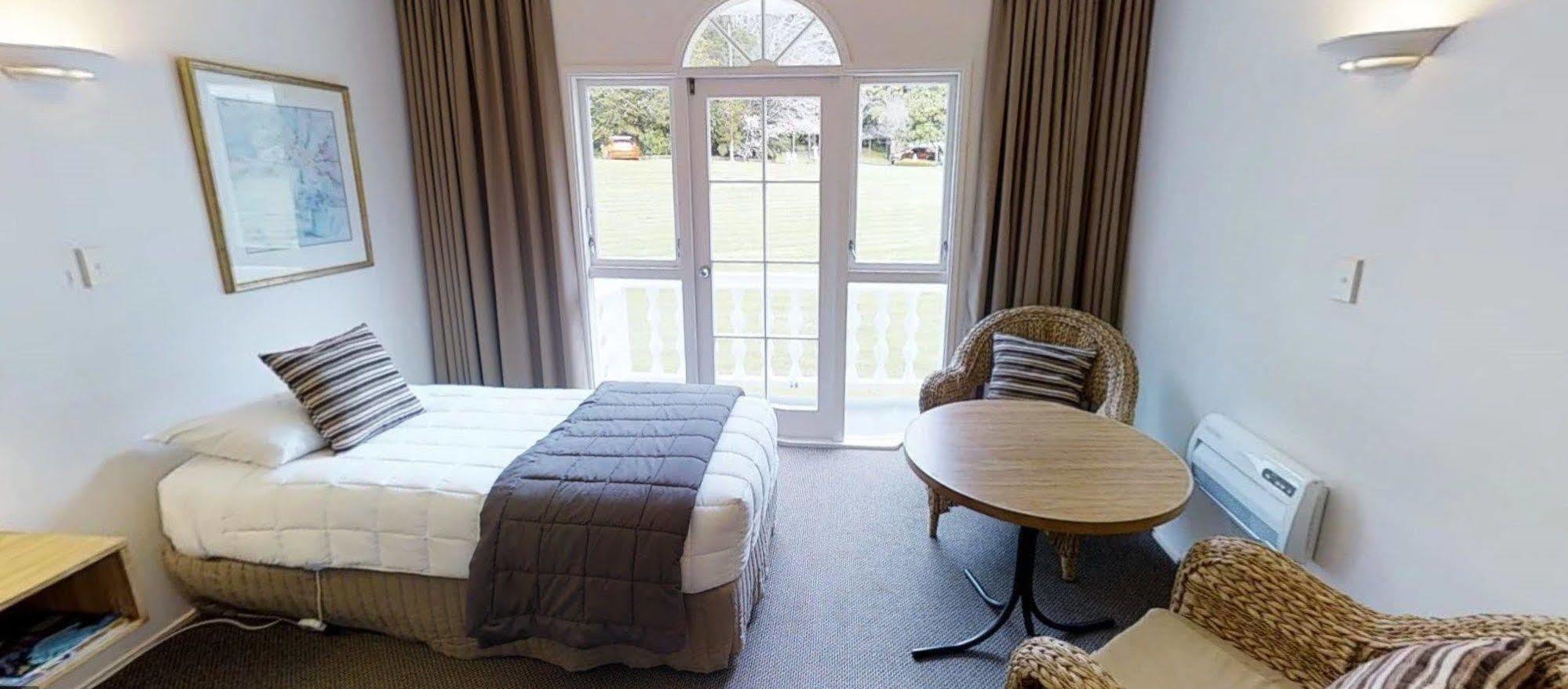 Wallaceville Motor Lodge Upper Hutt Dış mekan fotoğraf